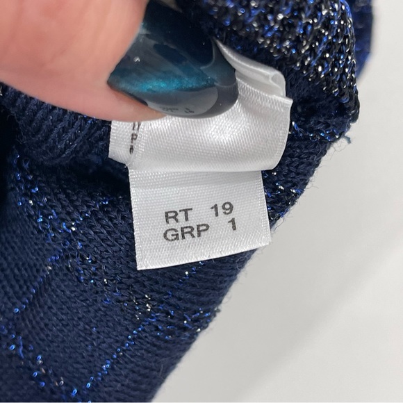 St. John Metallic Diamond Lace Knit Cardigan and Tank Top Set… - Picture 15 of 16